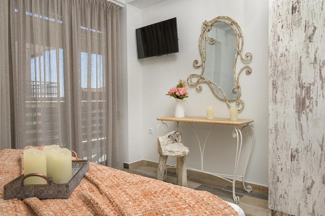 Meltemi Luxury Apartments Неа-Рода Экстерьер фото